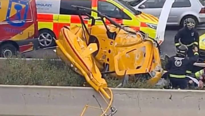 a-helicopter-crashed-in-the-middle-of-a-highway-in-madrid-three-people-were-injured