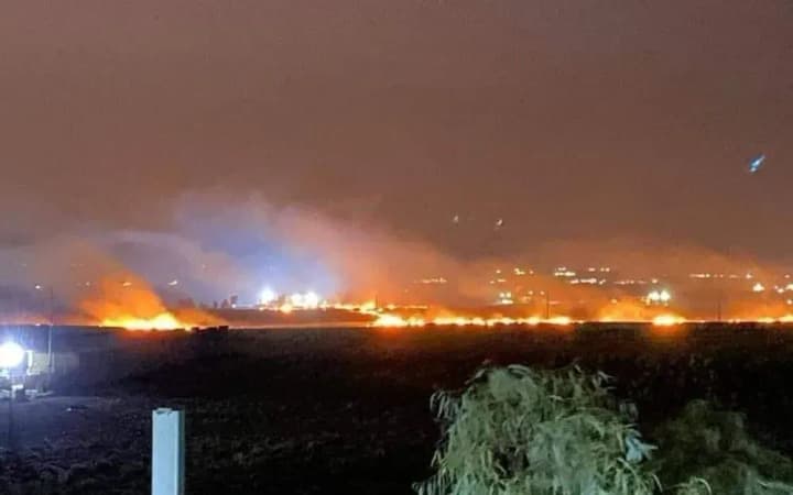 us-attacks-militants-in-iraq-warning-of-strikes-on-its-bases