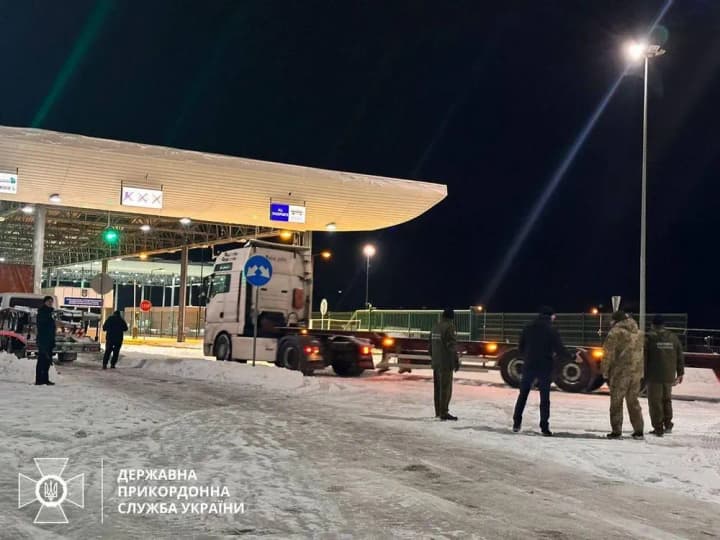 blockade-on-the-border-with-poland-empty-trucks-from-ukraine-are-allowed-to-enter-uhryniv