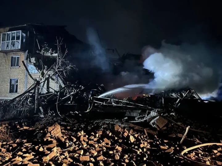 russian-missile-strike-in-donetsk-region-on-november-30-a-childs-body-was-recovered-from-the-rubble-of-a-residential-building-the-community-is-in-mourning