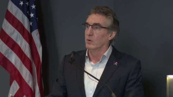 hubernator-pivnichnoi-dakoty-duhlas-berham-vyishov-iz-prezydentskykh-perehoniv