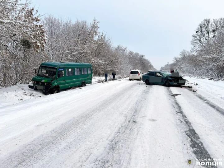 near-rivne-a-car-crashes-into-a-minibus-on-the-opposite-side-of-the-road-one-person-is-injured