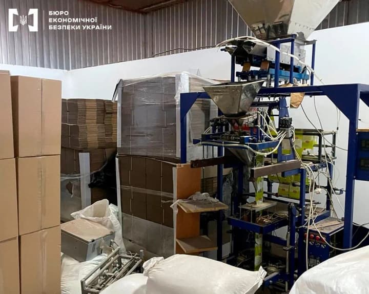 clandestine-production-of-food-products-of-well-known-brands-exposed-in-mezhyhiria