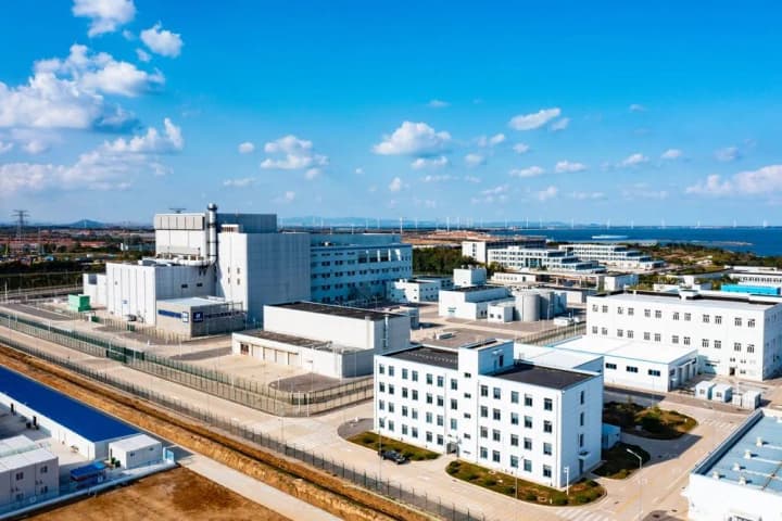 china-puts-the-worlds-first-4th-generation-nuclear-power-plant-into-operation