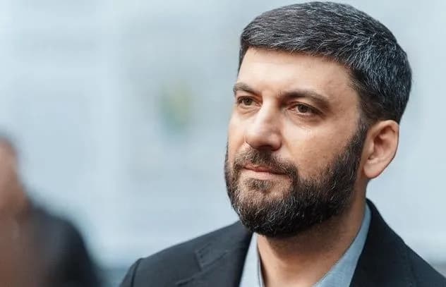 tak-zvanyi-humanitarnyi-shtab-hroismana-piarytsia-na-produktovykh-naborakh-za-biudzhetni-koshty-zmi