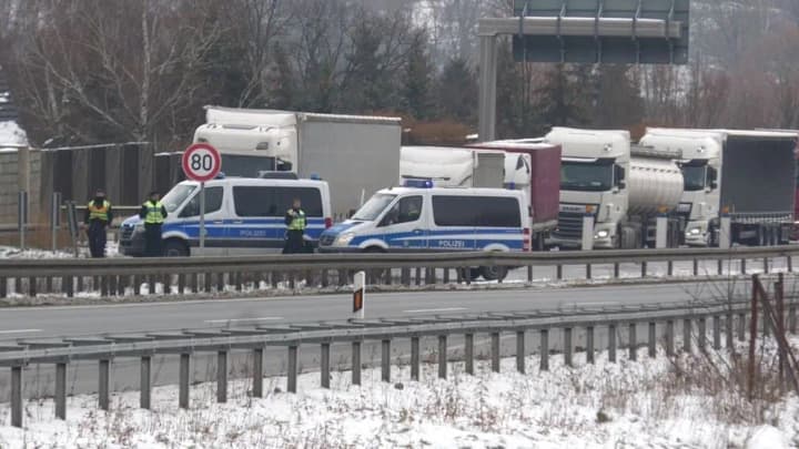 because-of-a-russian-citizen-with-a-dummy-bomb-a-section-of-the-german-border-with-poland-was-temporarily-closed