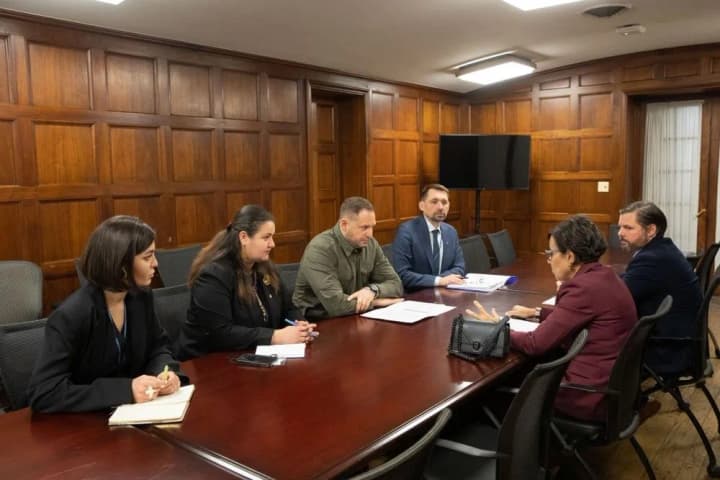 obsudili-videnie-ekonomicheskogo-vosstanovleniya-ukraini-yermak-vstretilsya-so-spets-predstavitelnitsei-ssha-penni-pritsker