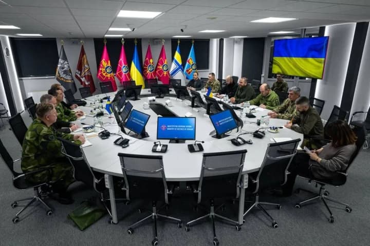 ukraina-obhovoryla-zi-shvetsiieiu-potentsiinu-peredachu-zsu-litakiv-gripen