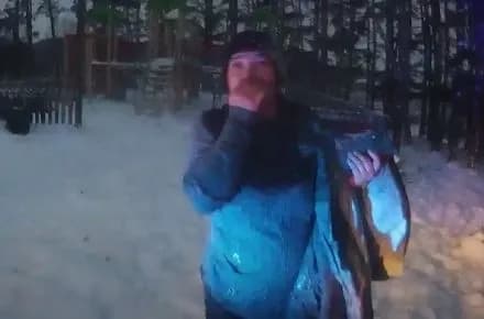 na-zhytomyrshchyni-zhinka-vriatuvala-dvokh-pidlitkiv-yaki-provalylys-pid-kryhu