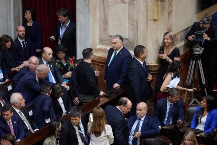 zelenskii-v-argentine-obsudil-yevropeiskie-voprosi-s-vengerskim-prezidentom-orbanom