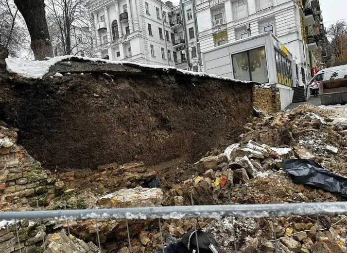 fatal-collapse-during-the-repair-of-a-supporting-wall-in-the-capital-pechersk-district-state-administration-provided-details