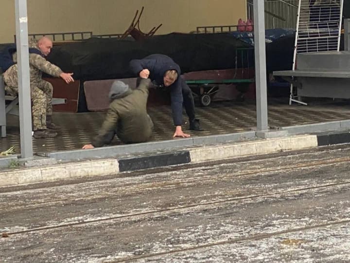 more-than-three-hundred-people-were-injured-due-to-ice-in-rostov-on-don-local-authorities-failed-to-treat-roads