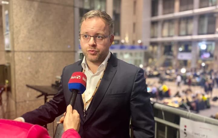 sovetnik-orbana-zayavil-chto-yes-potrebuet-yeshche-70-yedinoglasnikh-reshenii-dlya-vstupleniya-ukraini-v-yevrosoyuz