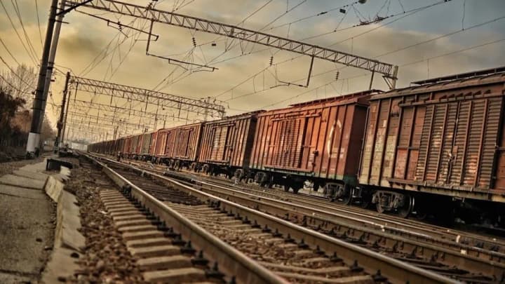 in-occupied-melitopol-ukrainian-guerrillas-blow-up-a-train-carrying-russian-ammunition-from-crimea