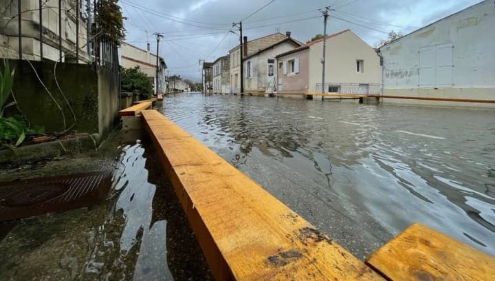 in-france-due-to-the-risk-of-flooding-the-prison-of-st