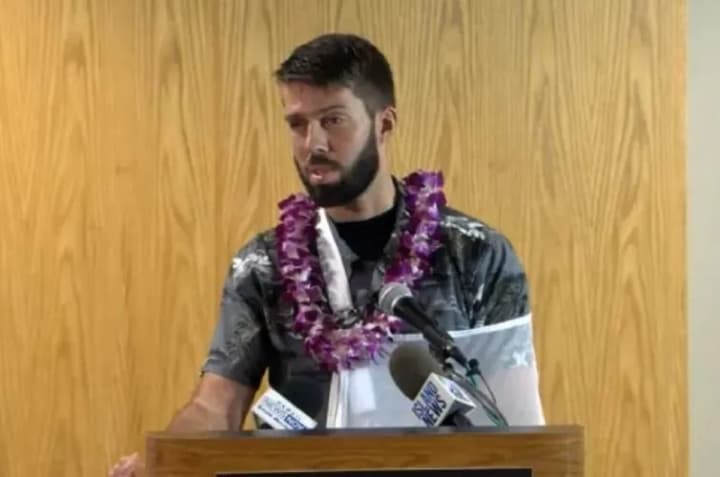 in-hawaii-a-tourist-miraculously-survived-a-fall-from-a-height-of-300-meters