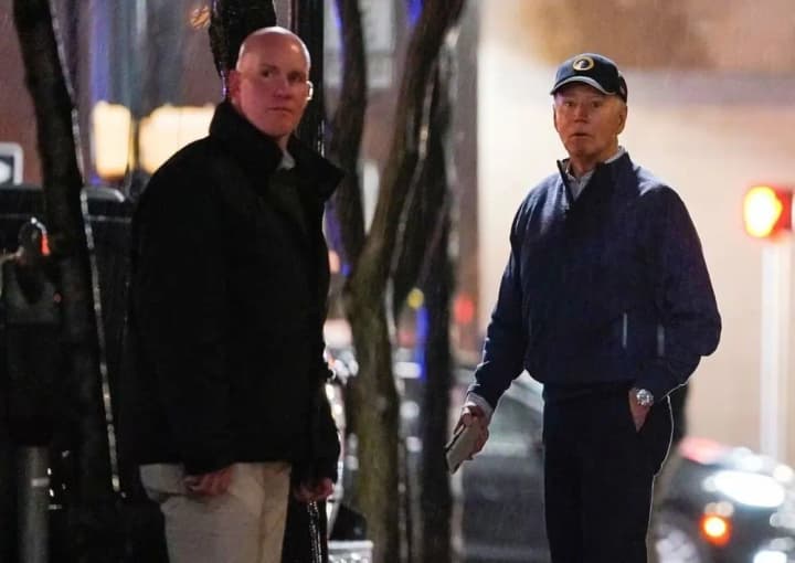 a-car-crashes-into-president-joe-bidens-motorcade