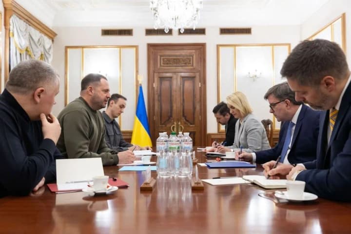 kerivnyk-op-obhovoryv-iz-predstavnykamy-derzhdepartamentu-ssha-realizatsiiu-ukrainskoi-formuly-myru
