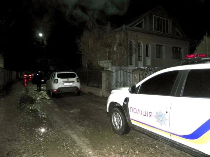 pominiav-avto-i-pereviz-tilo-na-inshe-mistse-prykarpattsia-yakyi-nasmert-zbyv-cholovika-zatrymaly