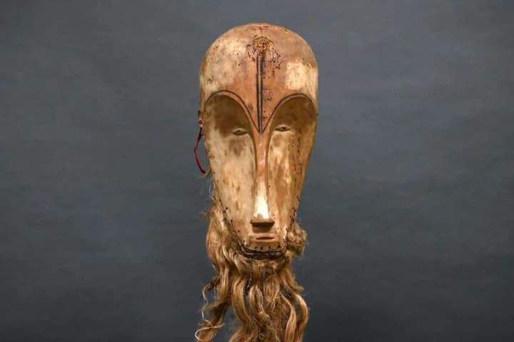 150-euros-for-a-mask-worth-millions-an-elderly-couple-failed-to-appreciate-the-true-value-of-a-work-of-art