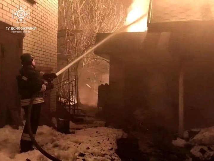 a-large-scale-fire-broke-out-in-a-residential-sector-in-sumy-region-as-a-result-of-hostile-shelling