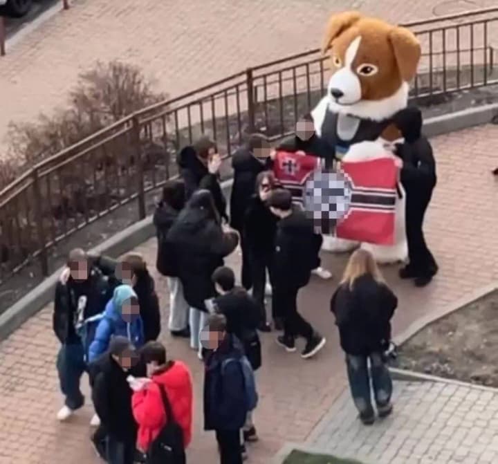 teenagers-unfurl-flag-with-swastika-in-kyiv-prosecutors-office-opens-investigation