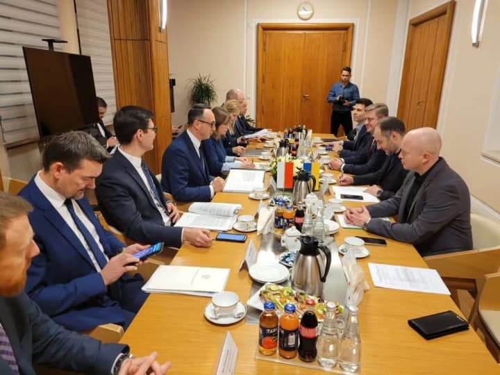 kubrakov-held-his-first-meeting-with-the-new-minister-of-infrastructure-of-poland-they-discussed-the-unblocking-of-the-border