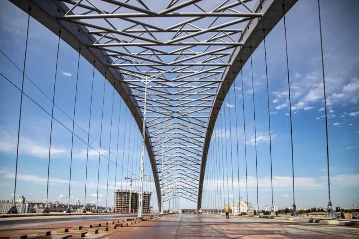 zavyshchyv-vytraty-pid-chas-budivnytstva-podilskoho-mostu-na-24-mln-hrn-vo-dyrektora-komunalnoho-pidpryiemstva-povidomyly-pro-pidozru