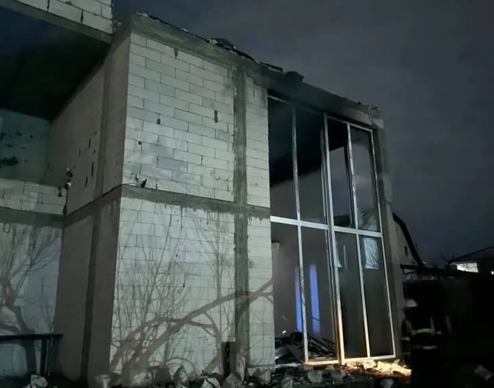 photos-of-the-aftermath-of-the-uav-crash-in-darnytsia-district-of-kyiv-have-appeared