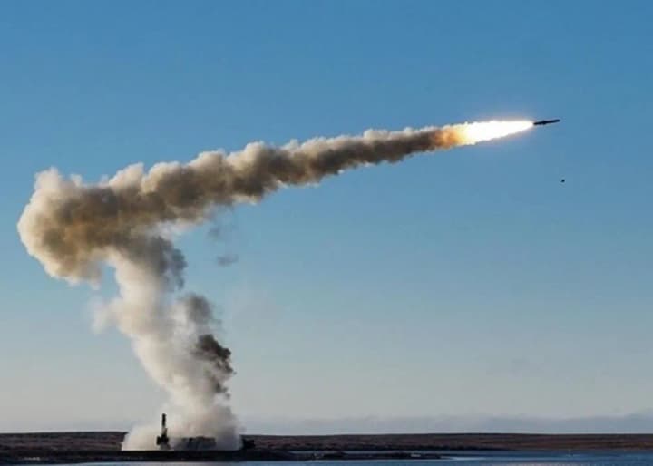 nochyu-v-odesskoi-oblasti-pvo-sbila-tri-bespilotnika-oblomki-povredili-elevator