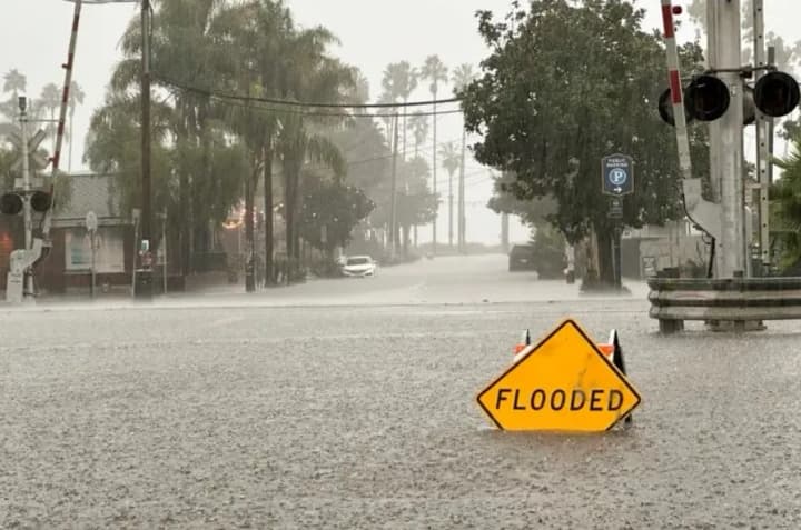 shtorm-yakyi-pryishov-z-tykhoho-okeanu-stav-pidtopliuie-pusteli-u-kalifornii