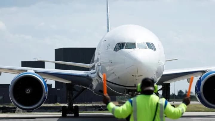 france-detains-plane-with-303-indians-on-suspicion-of-human-trafficking