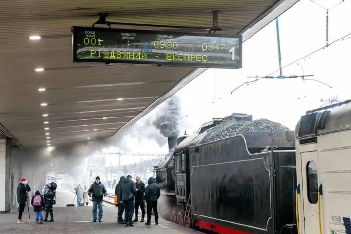 ukrzaliznitsya-zapustila-detskie-rozhdestvenskie-ekspressi-v-kieve-i-lvove