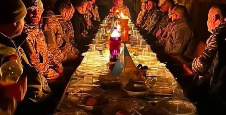 vira-u-peremohu-svitla-nad-temriavoiu-zaluzhnyi-pryvitav-zi-sviatom-rizdva-khrystovoho