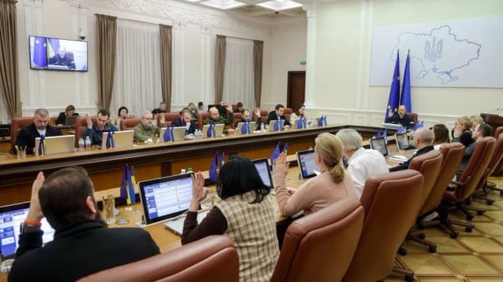 shmyhal-uah-33-billion-to-be-distributed-to-regions-for-maintenance-of-schools-and-hospitals