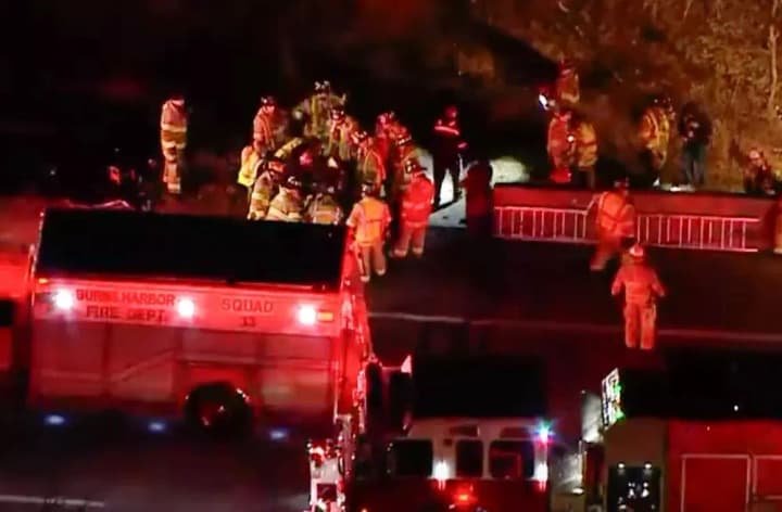 u-ssha-vriatuvaly-cholovika-yakyi-shist-dniv-proviv-u-rozbytomu-pikapi-pid-mostom-i-pyv-doshchovu-vodu