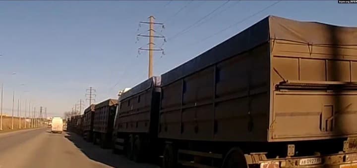 after-the-attack-on-the-russian-ship-novocherkassk-the-occupiers-are-taking-looted-ukrainian-grain-from-the-port-of-feodosia