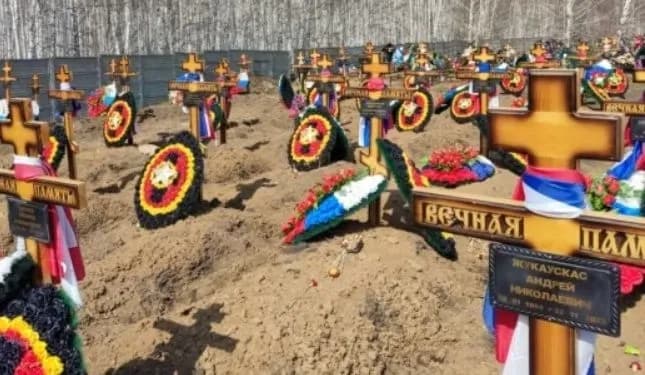 the-number-of-memorials-to-fallen-soldiers-is-increasing-in-russia-installation-of-memorial-plaques-in-schools-raises-objections-from-local-leaders