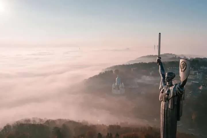 posle-raketnoi-ataki-rf-v-kieve-normalizovalos-kachestvo-vozdukha-kgga