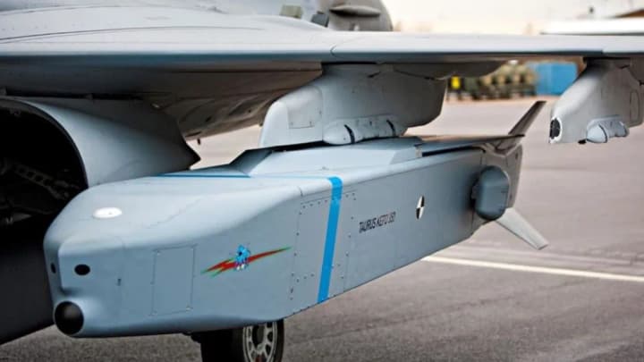 na-tli-masshtabnoho-udaru-rf-po-ukraini-u-nimetskomu-bundestazi-zaklykaiut-peredaty-kyievu-rakety-taurus