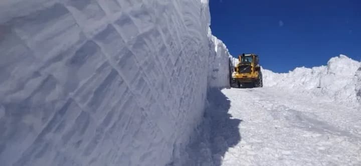 up-to-6-meters-of-snow-fell-in-southeastern-turkey