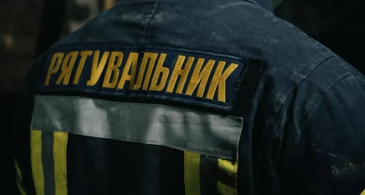 v-gschs-pokazali-posledstviya-raketnogo-udara-rf-po-kropivnitskomu