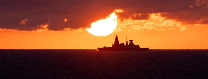 rech-idet-o-svobode-sudokhodstva-britaniya-predosteregaet-khusitov-ot-dalneishikh-atak-na-korabli-v-krasnom-more