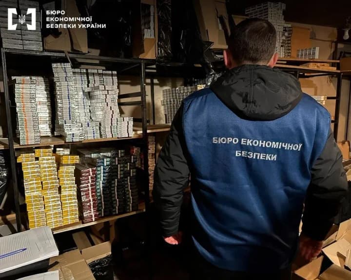 v-cherkasskoi-oblasti-zaderzhali-bandu-falsifikatorov-kotorie-prodavali-sigareti-i-alkogol-bez-aktsiza