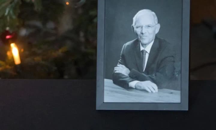 merkel-ne-pryide-na-pokhoron-eksholovy-bundestahu-volfhanh-shoible