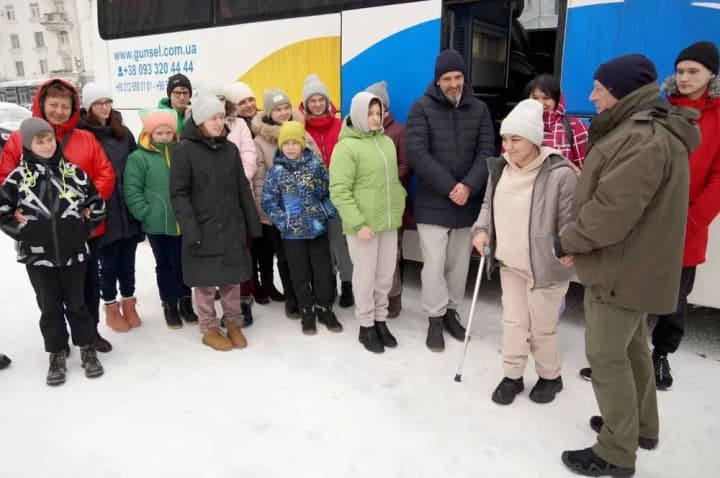 dity-syroty-iz-pryiomnykh-rodyn-sumskoi-oblasti-vyrushyly-na-vidpochynok-do-turechchyny