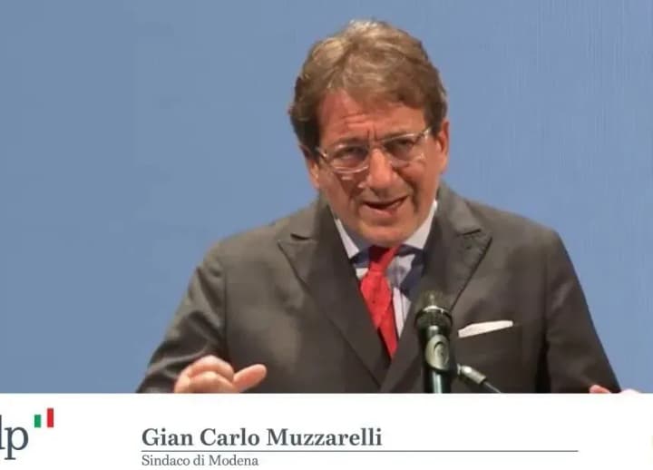 mer-modeni-otreagiroval-na-zaplanirovannuyu-vistavku-o-rastsvete-mariupolya