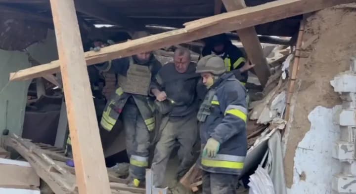 search-operation-continues-in-zmiyiv-kharkiv-region-after-russian-strike-interior-ministry-shows-video-of-mans-rescue