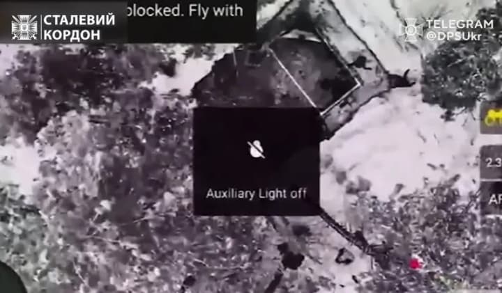 dvoie-okupantiv-otrymaly-poranennia-reshta-kontuzhenykh-vtekla-prykordonnyky-pokazaly-kadry-ataky-na-kharkivshchyni