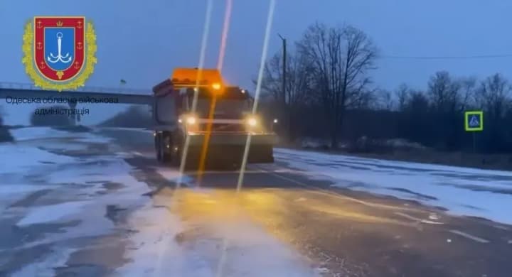 almost-170-units-of-equipment-are-working-on-the-roads-of-odesa-region-kiper